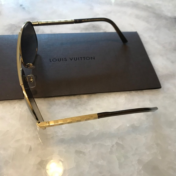 Louis Vuitton Attitude Gold Sun glasses - Picture 3 of 4
